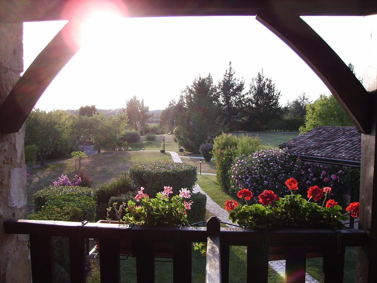 Au Jardin Fleuri Hotel Bosset Екстериор снимка
