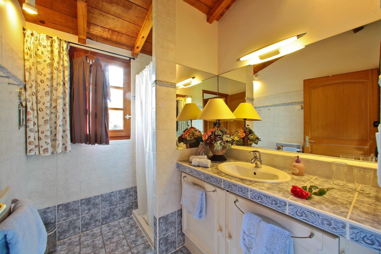 Au Jardin Fleuri Hotel Bosset Стая снимка